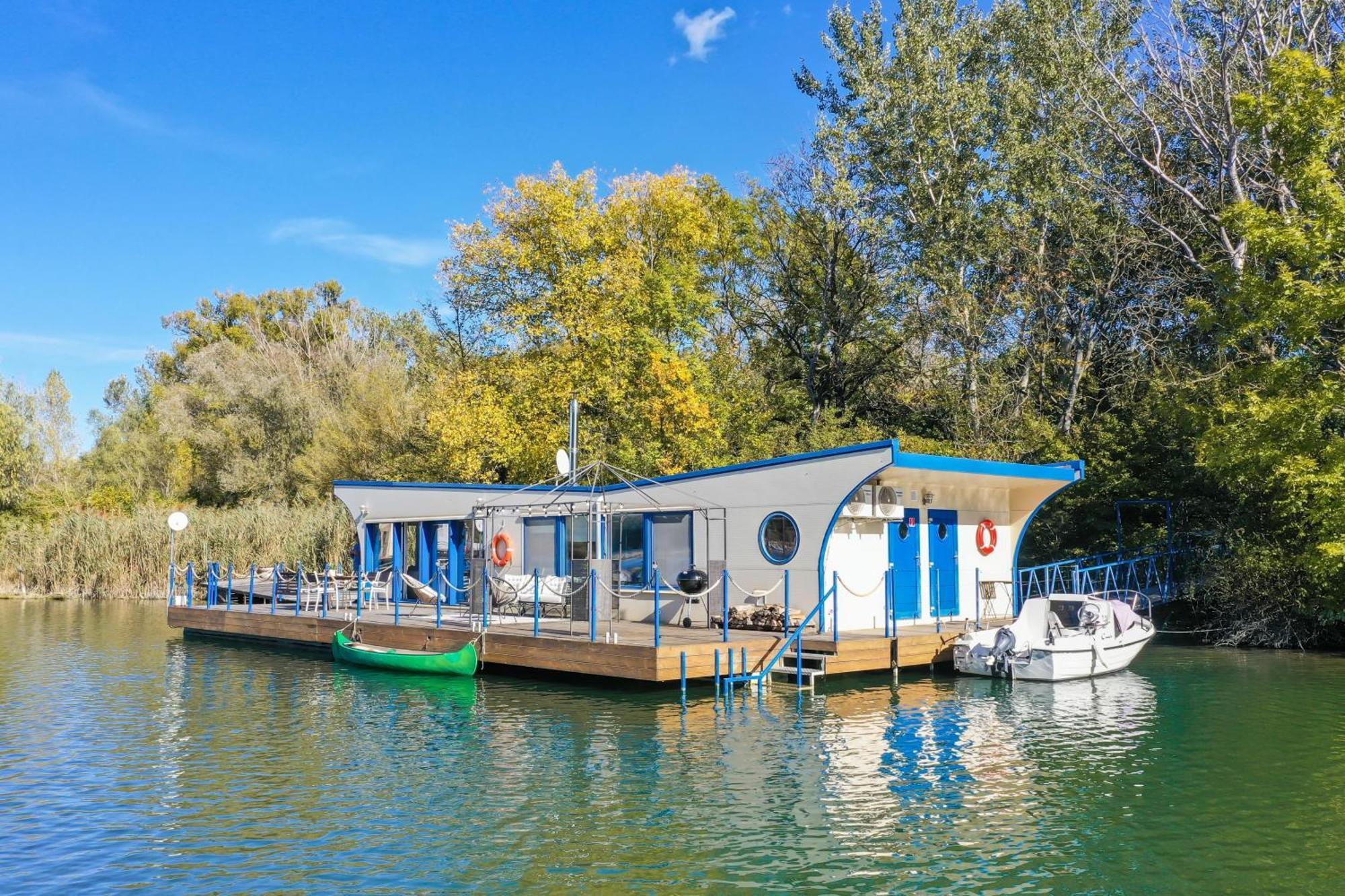 Ocarujuci Houseboat Na Dunaji Μπρατισλάβα Εξωτερικό φωτογραφία