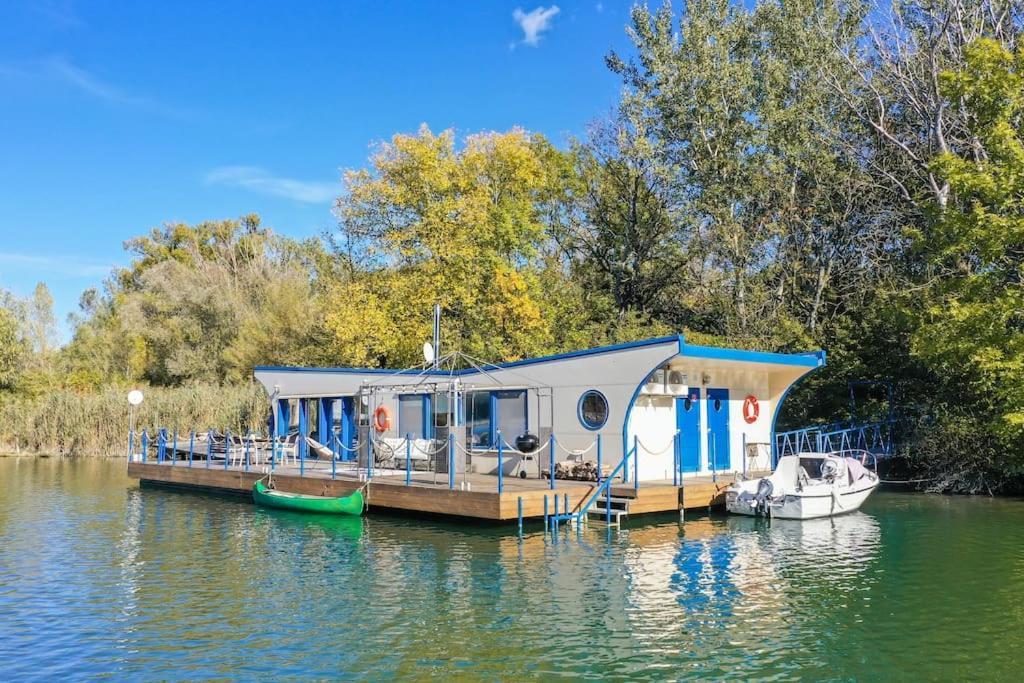 Ocarujuci Houseboat Na Dunaji Μπρατισλάβα Εξωτερικό φωτογραφία