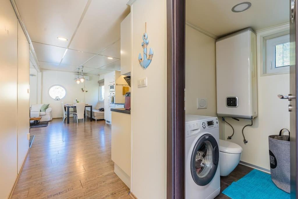Ocarujuci Houseboat Na Dunaji Μπρατισλάβα Εξωτερικό φωτογραφία