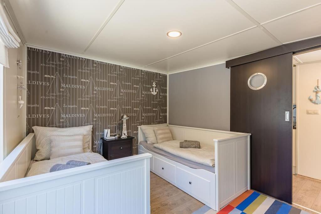 Ocarujuci Houseboat Na Dunaji Μπρατισλάβα Εξωτερικό φωτογραφία