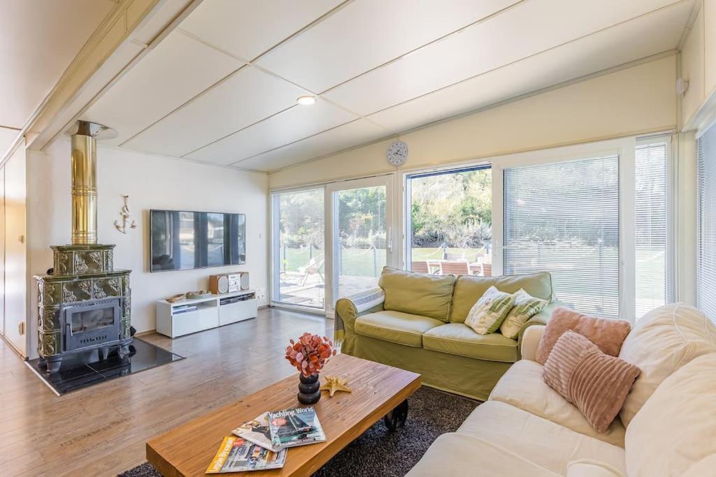 Ocarujuci Houseboat Na Dunaji Μπρατισλάβα Εξωτερικό φωτογραφία