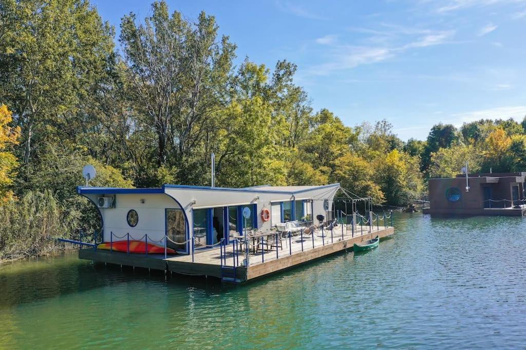 Ocarujuci Houseboat Na Dunaji Μπρατισλάβα Εξωτερικό φωτογραφία