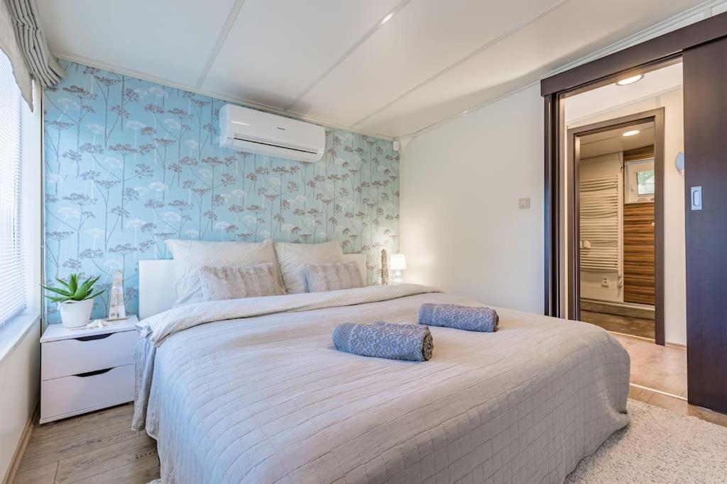 Ocarujuci Houseboat Na Dunaji Μπρατισλάβα Εξωτερικό φωτογραφία