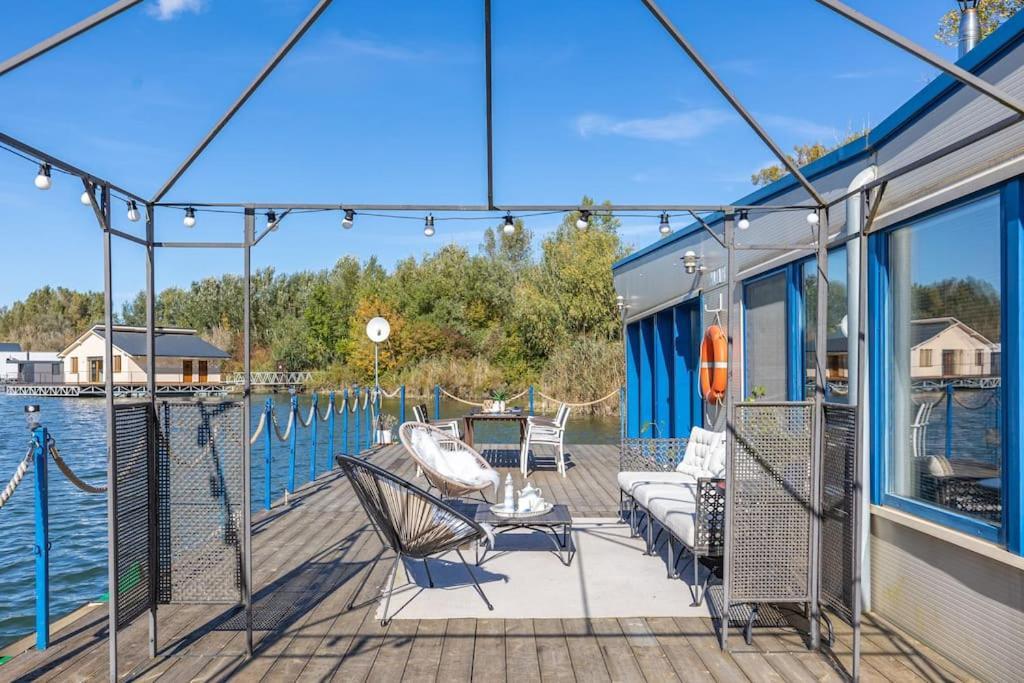 Ocarujuci Houseboat Na Dunaji Μπρατισλάβα Εξωτερικό φωτογραφία