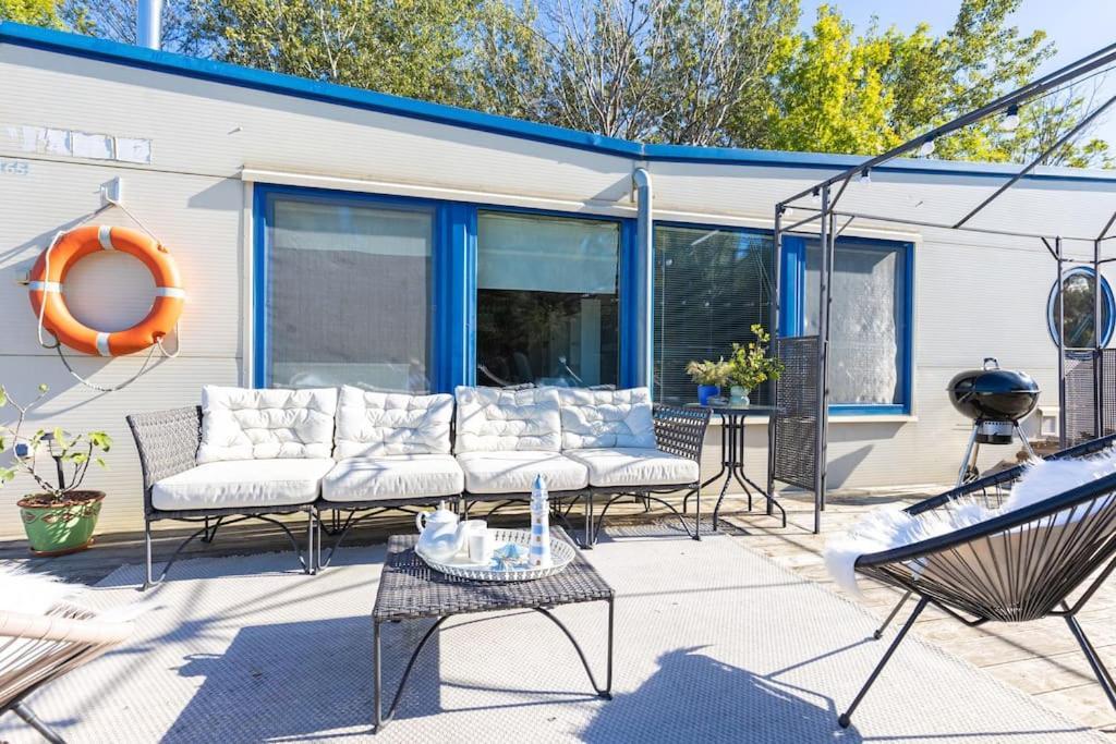 Ocarujuci Houseboat Na Dunaji Μπρατισλάβα Εξωτερικό φωτογραφία