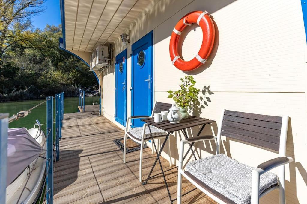 Ocarujuci Houseboat Na Dunaji Μπρατισλάβα Εξωτερικό φωτογραφία