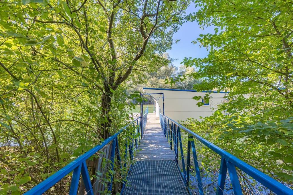 Ocarujuci Houseboat Na Dunaji Μπρατισλάβα Εξωτερικό φωτογραφία