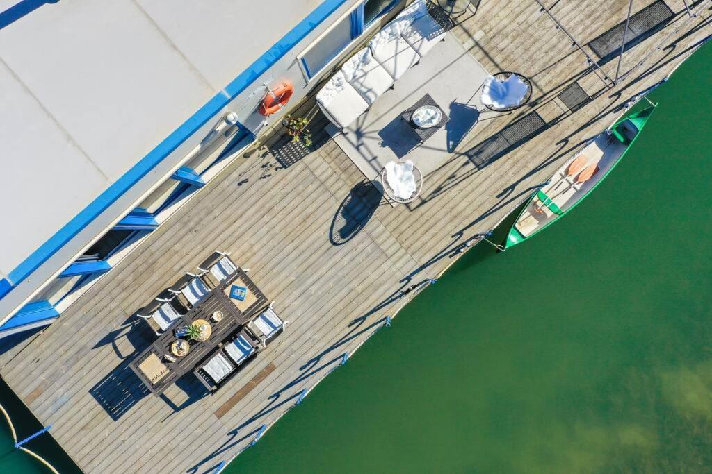 Ocarujuci Houseboat Na Dunaji Μπρατισλάβα Εξωτερικό φωτογραφία