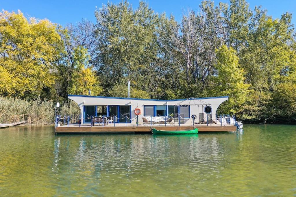 Ocarujuci Houseboat Na Dunaji Μπρατισλάβα Εξωτερικό φωτογραφία