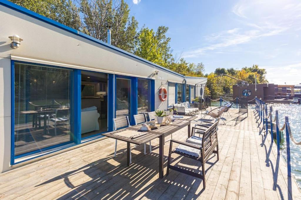 Ocarujuci Houseboat Na Dunaji Μπρατισλάβα Εξωτερικό φωτογραφία