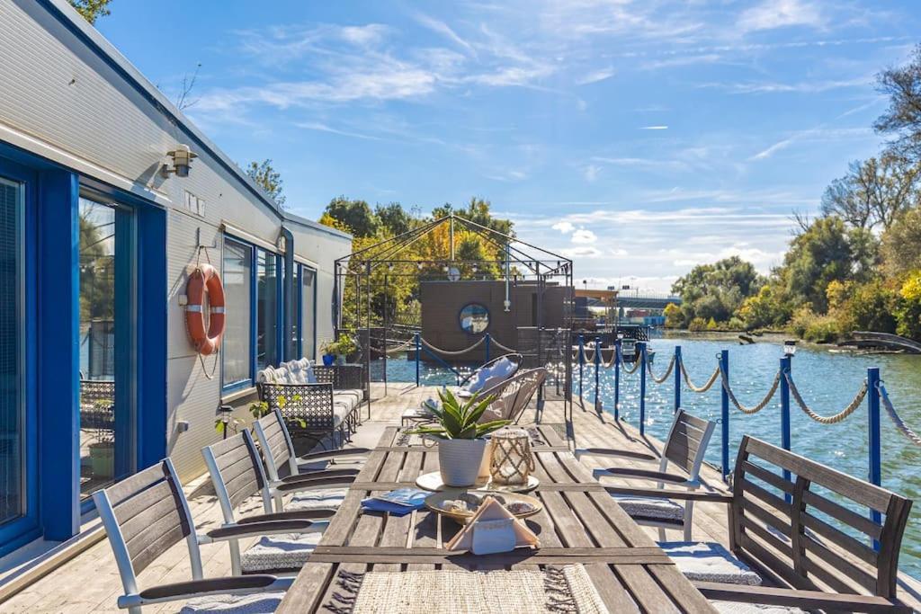 Ocarujuci Houseboat Na Dunaji Μπρατισλάβα Εξωτερικό φωτογραφία