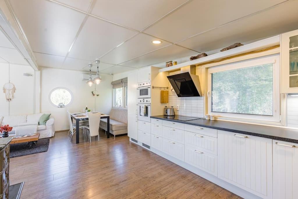 Ocarujuci Houseboat Na Dunaji Μπρατισλάβα Εξωτερικό φωτογραφία