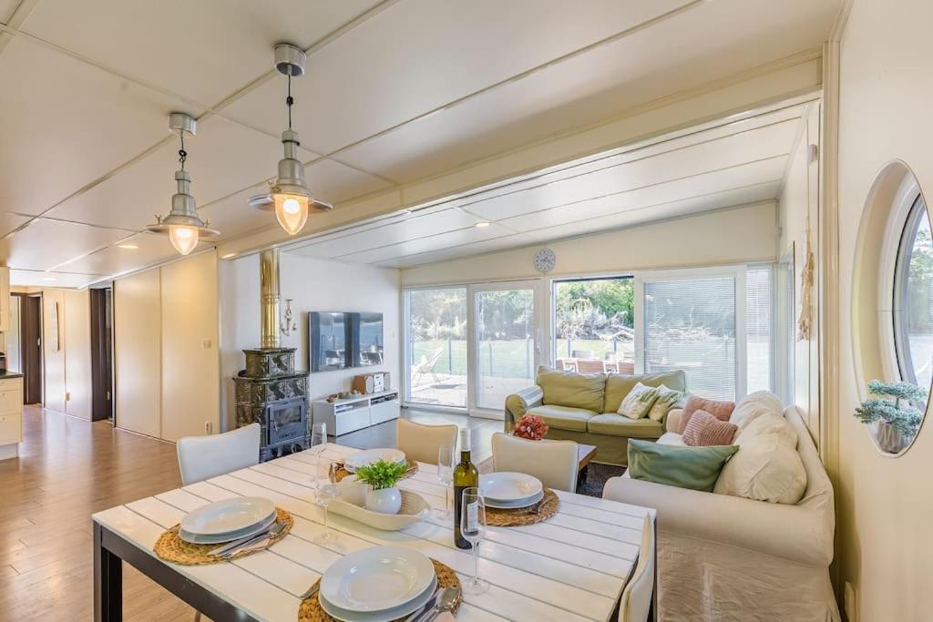 Ocarujuci Houseboat Na Dunaji Μπρατισλάβα Εξωτερικό φωτογραφία