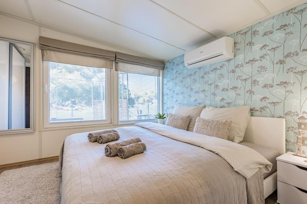 Ocarujuci Houseboat Na Dunaji Μπρατισλάβα Εξωτερικό φωτογραφία