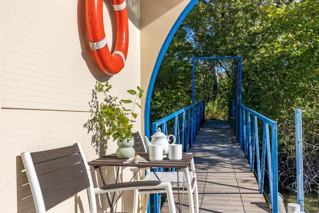 Ocarujuci Houseboat Na Dunaji Μπρατισλάβα Εξωτερικό φωτογραφία